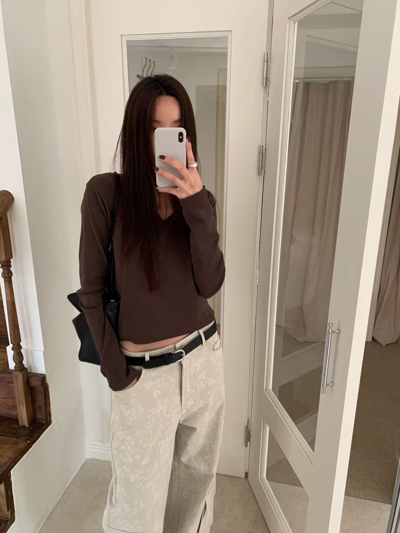 V領素面長袖上衣